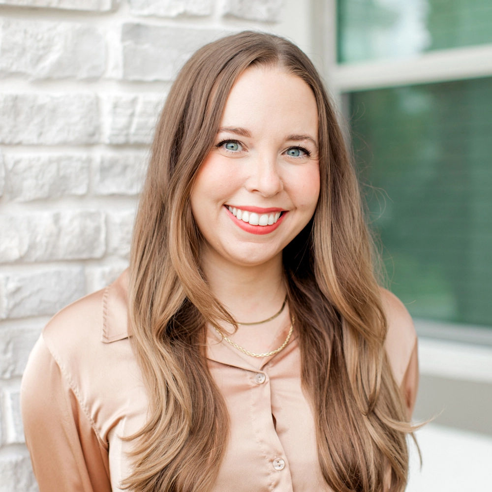 Headshot of Sara Batchelder, PR Account Manager at AM Public Relations, a leading PR firm